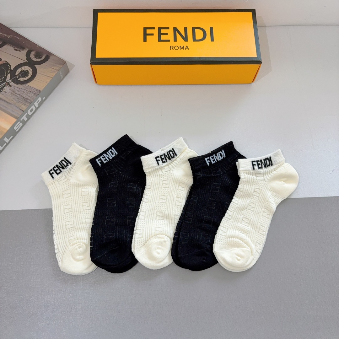 配包装（一盒5双）
FENDI  芬迪  经典字母双Ｆ爆款短筒袜子、竹棉面料， 专柜同款 💓实用好穿 柔