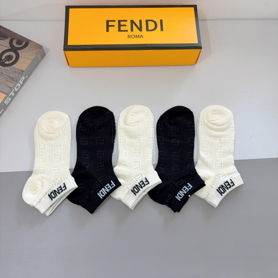 配包装（一盒5双）
FENDI  芬迪  经典字母双Ｆ爆款短筒袜子、竹棉面料， 专柜同款 💓实用好穿 柔