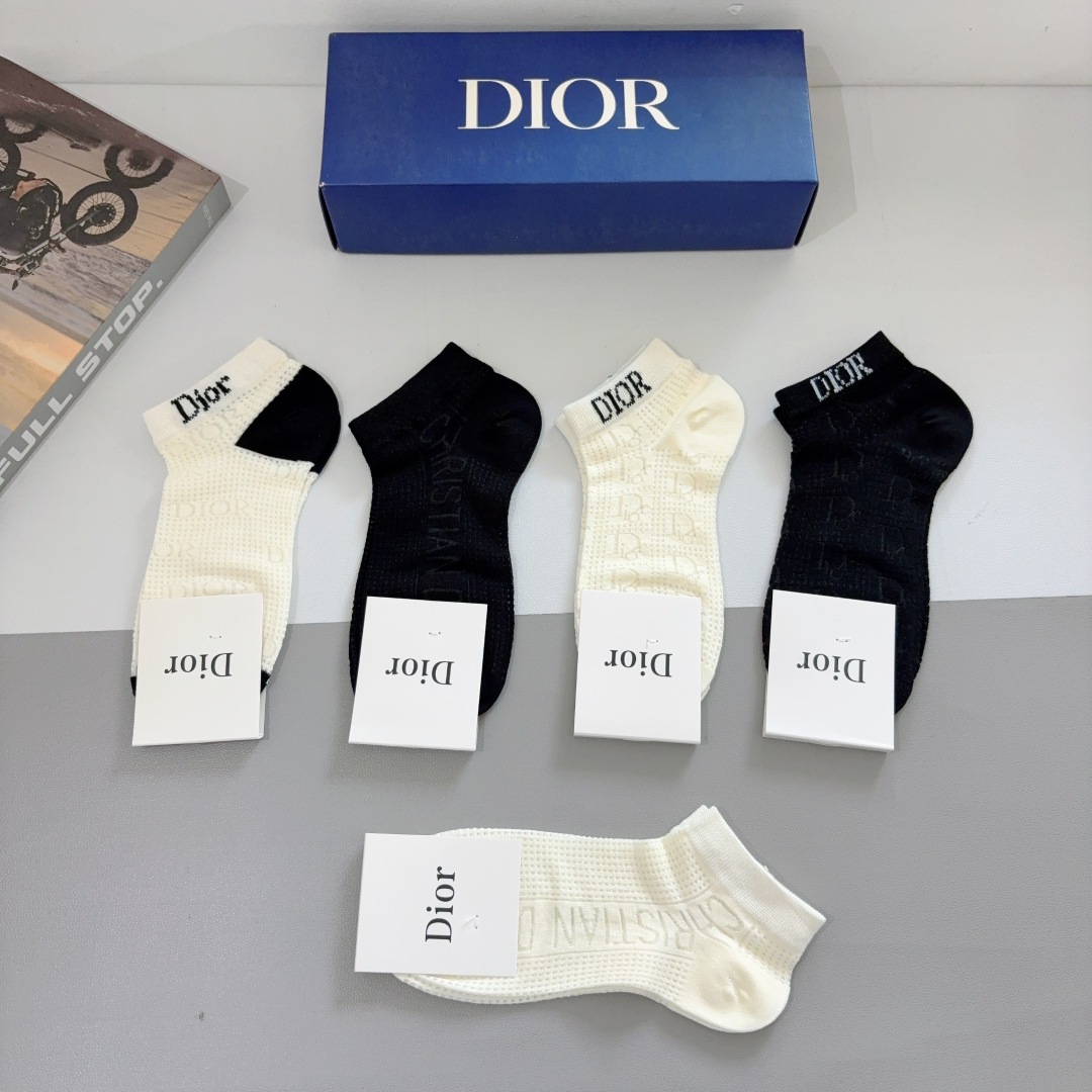 配包装（一盒5双）
Dior  迪奥 经典爆款短筒袜子、竹棉面料， 专柜同款 💓实用好穿 柔软透气，时尚
