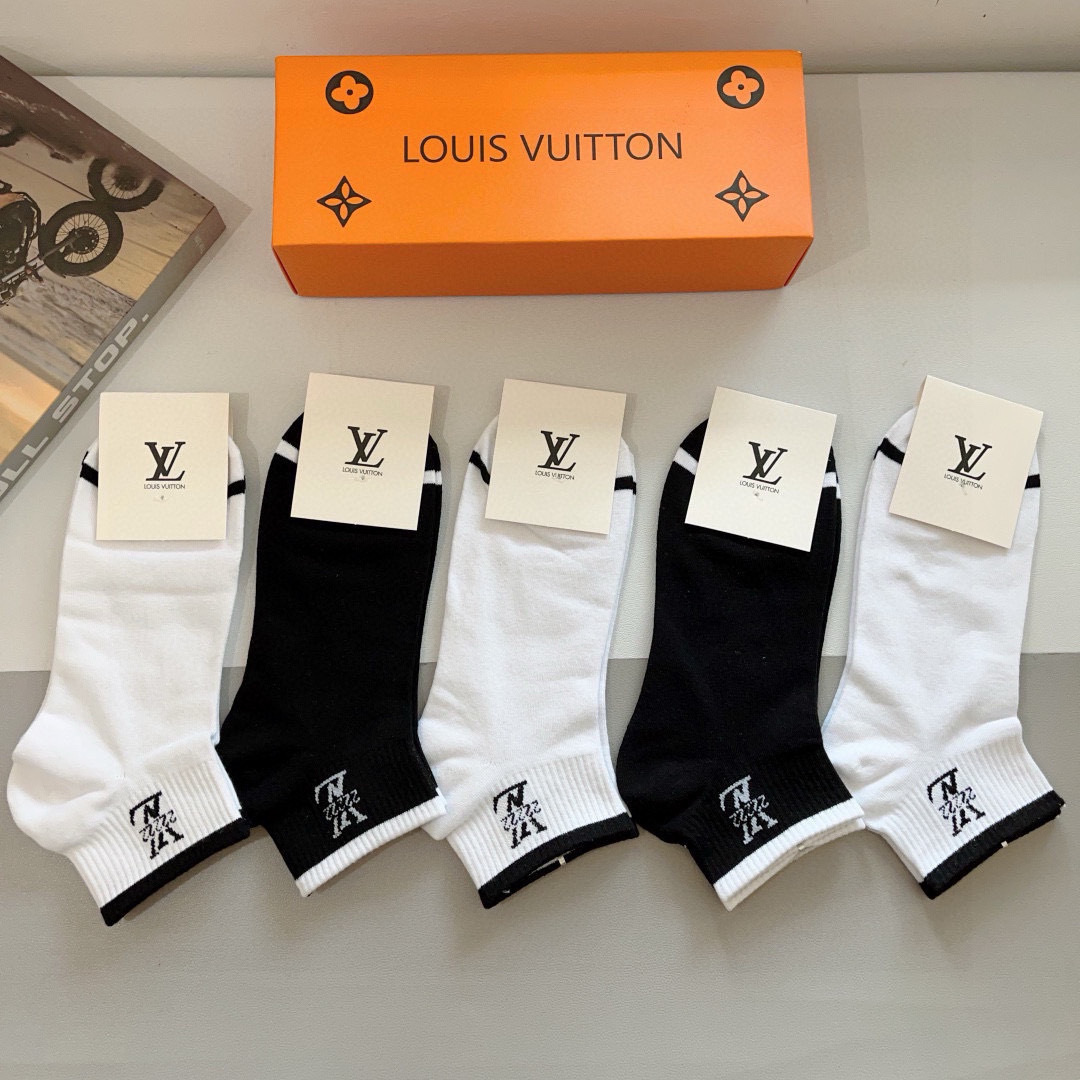 配包装（一盒5双） 🌟 LV 路易威登 ，纯棉袜子 潮人必备爆款，经典字母logo船袜，个性时尚百搭款，