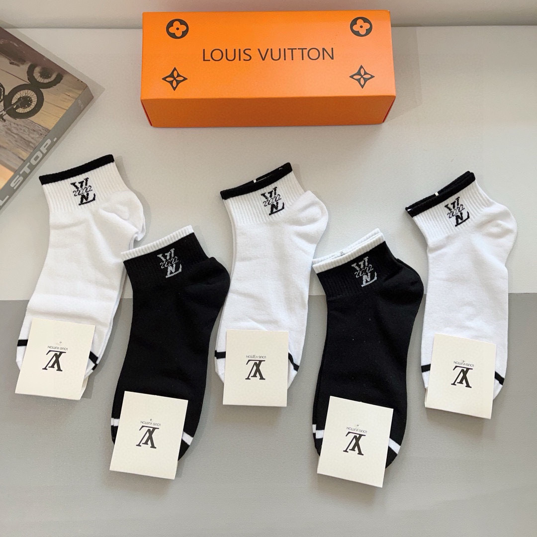 配包装（一盒5双） 🌟 LV 路易威登 ，纯棉袜子 潮人必备爆款，经典字母logo船袜，个性时尚百搭款，