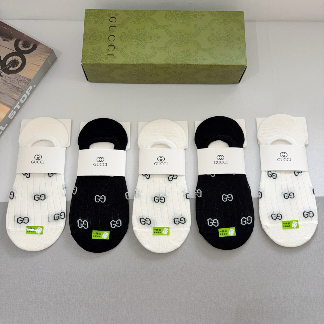 配包装（一盒5双） 
🌟 Gucci （古奇）新款竹棉透气船袜，潮人必备款袜子 超柔软材质，舒适透气，时
