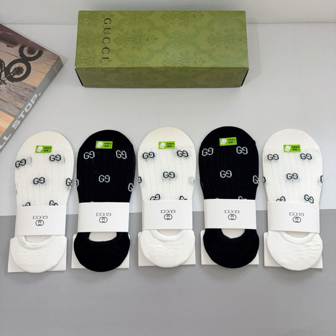 配包装（一盒5双） 
🌟 Gucci （古奇）新款竹棉透气船袜，潮人必备款袜子 超柔软材质，舒适透气，时