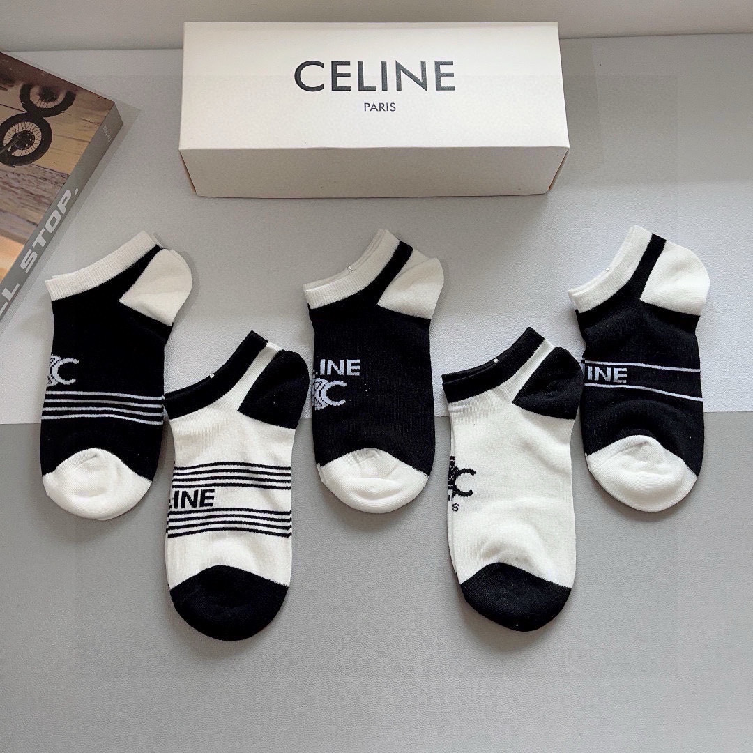 配包装（一盒5双）
CELINE  赛琳 新款船袜袜子！纯棉面料，专柜同 步中短筒袜子，💛大牌出街，潮人