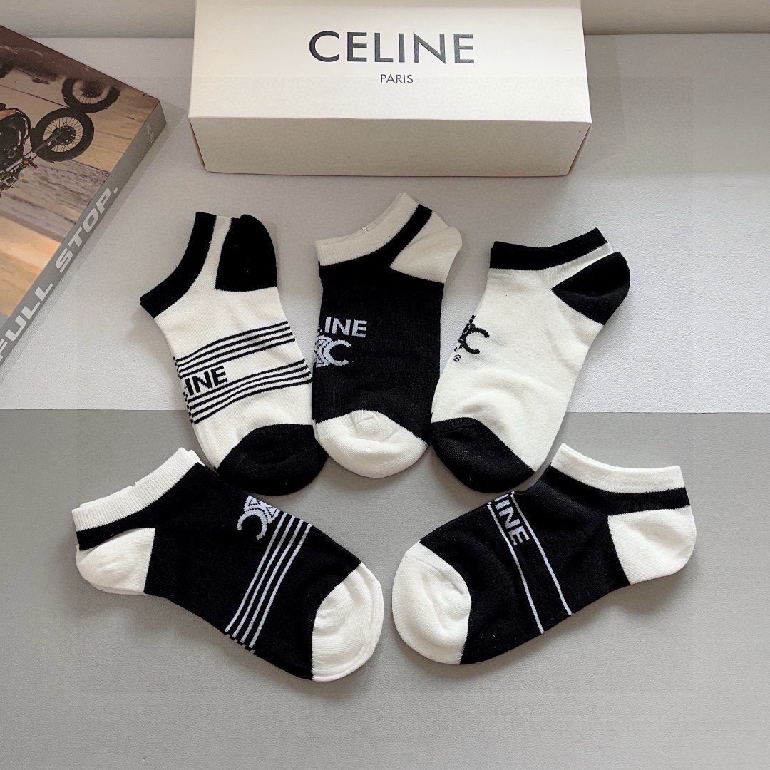 配包装（一盒5双）
CELINE  赛琳 新款船袜袜子！纯棉面料，专柜同 步中短筒袜子，💛大牌出街，潮人