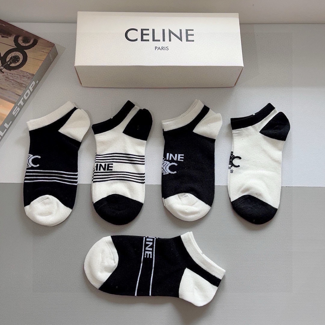 配包装（一盒5双）
CELINE  赛琳 新款船袜袜子！纯棉面料，专柜同 步中短筒袜子，💛大牌出街，潮人