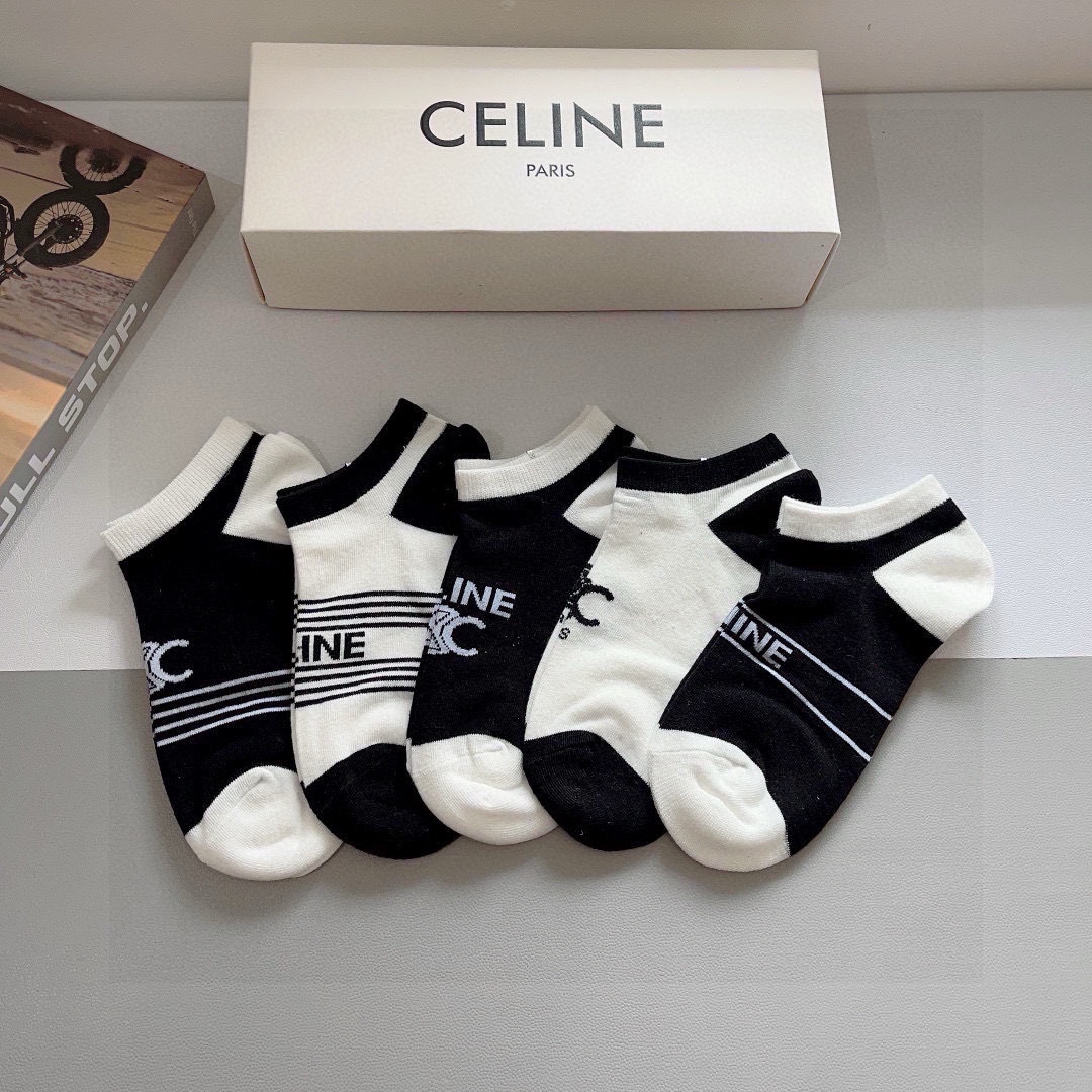 配包装（一盒5双）
CELINE  赛琳 新款船袜袜子！纯棉面料，专柜同 步中短筒袜子，💛大牌出街，潮人