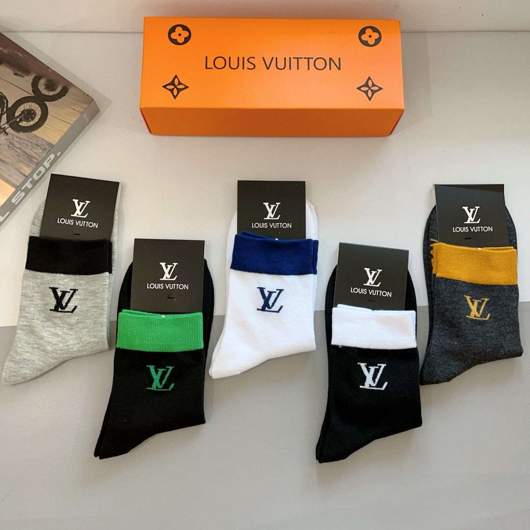 配包装（一盒5双）
 🌟 LV 路易威登 经典男款纯棉袜子，潮人必备 经典字母logo中筒袜，超柔软材质