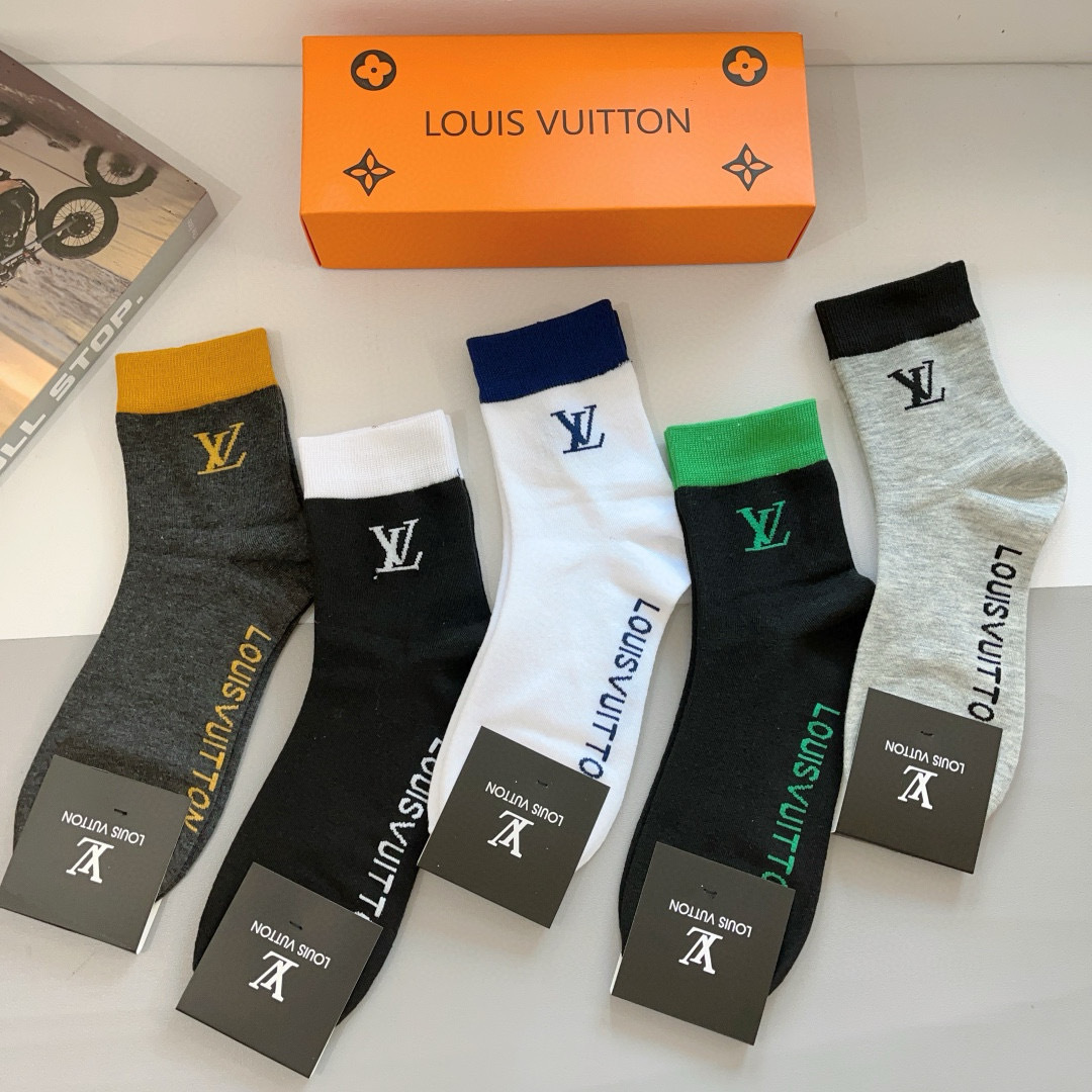 配包装（一盒5双）
 🌟 LV 路易威登 经典男款纯棉袜子，潮人必备 经典字母logo中筒袜，超柔软材质