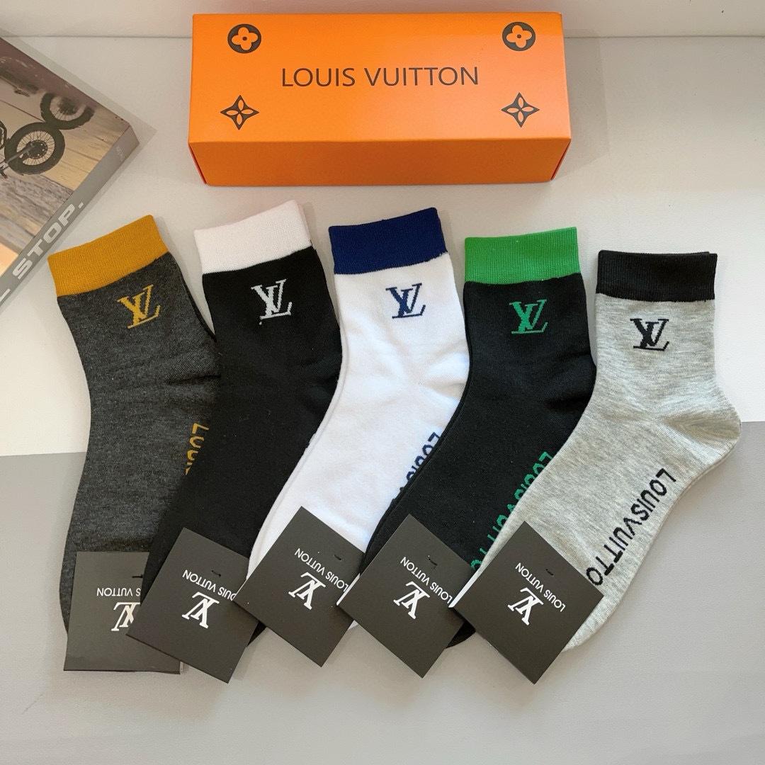 配包装（一盒5双）
 🌟 LV 路易威登 经典男款纯棉袜子，潮人必备 经典字母logo中筒袜，超柔软材质