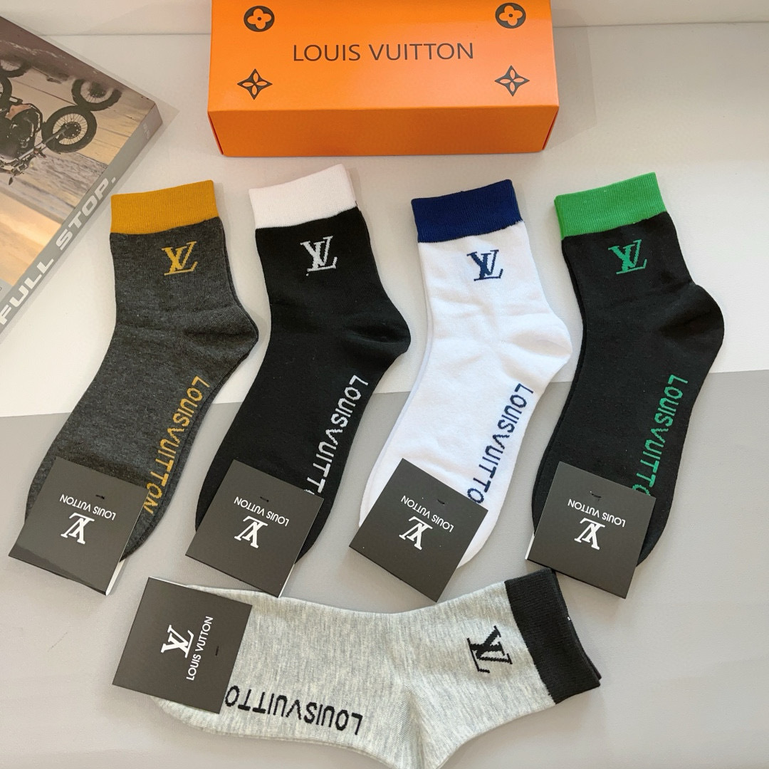 配包装（一盒5双）
 🌟 LV 路易威登 经典男款纯棉袜子，潮人必备 经典字母logo中筒袜，超柔软材质