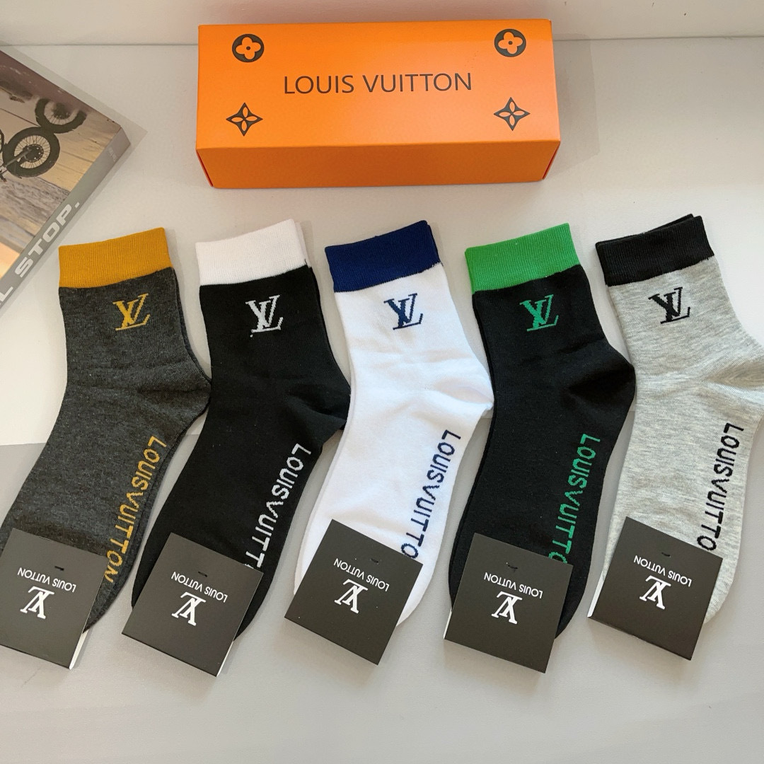 配包装（一盒5双）
 🌟 LV 路易威登 经典男款纯棉袜子，潮人必备 经典字母logo中筒袜，超柔软材质