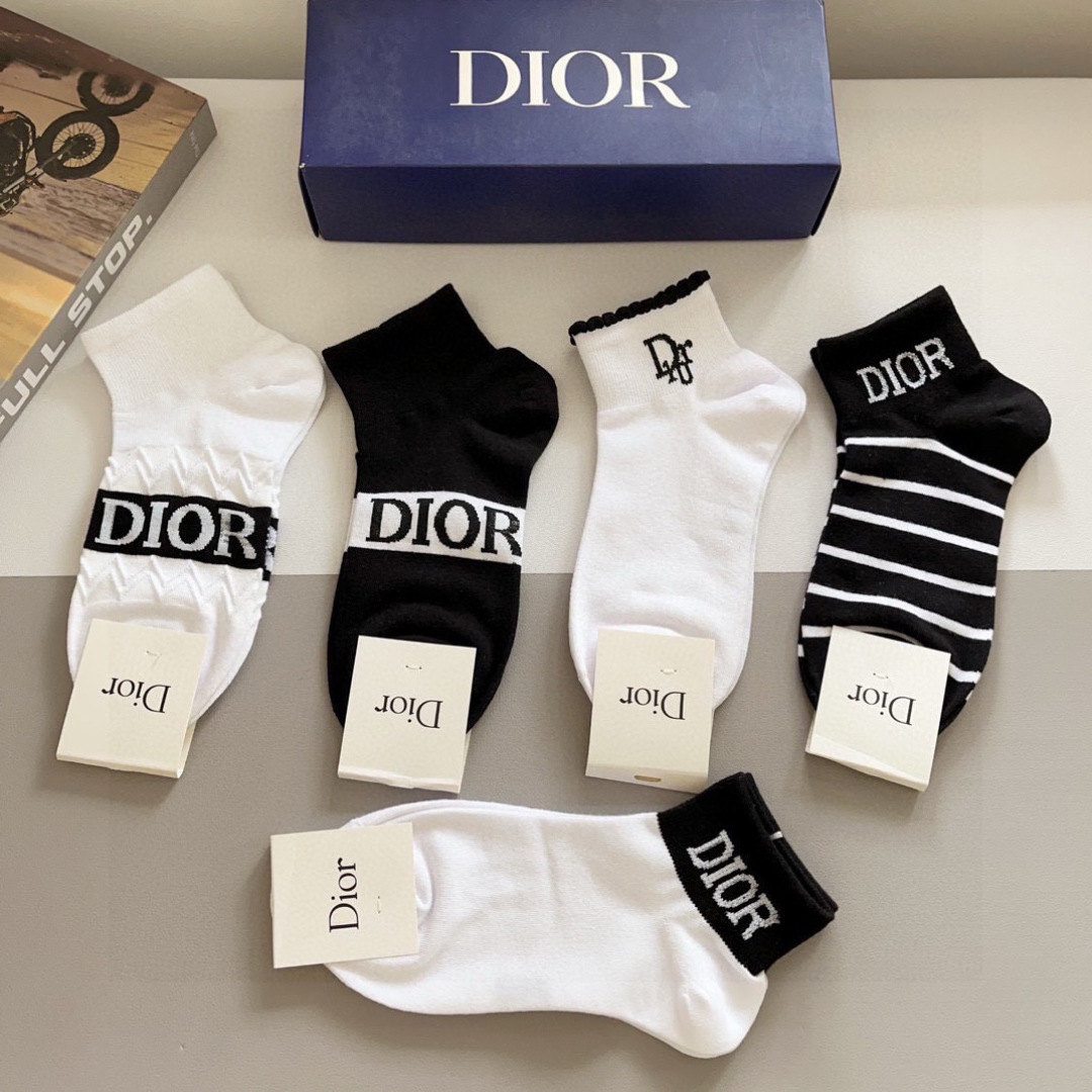 配包装（一盒5双） Dior 迪奥2024新款小腿袜子！纯棉面料，火爆Ｄ字母图案，专柜同步中短筒袜子，💛