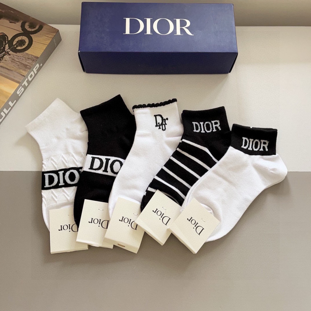 配包装（一盒5双） Dior 迪奥2024新款小腿袜子！纯棉面料，火爆Ｄ字母图案，专柜同步中短筒袜子，💛