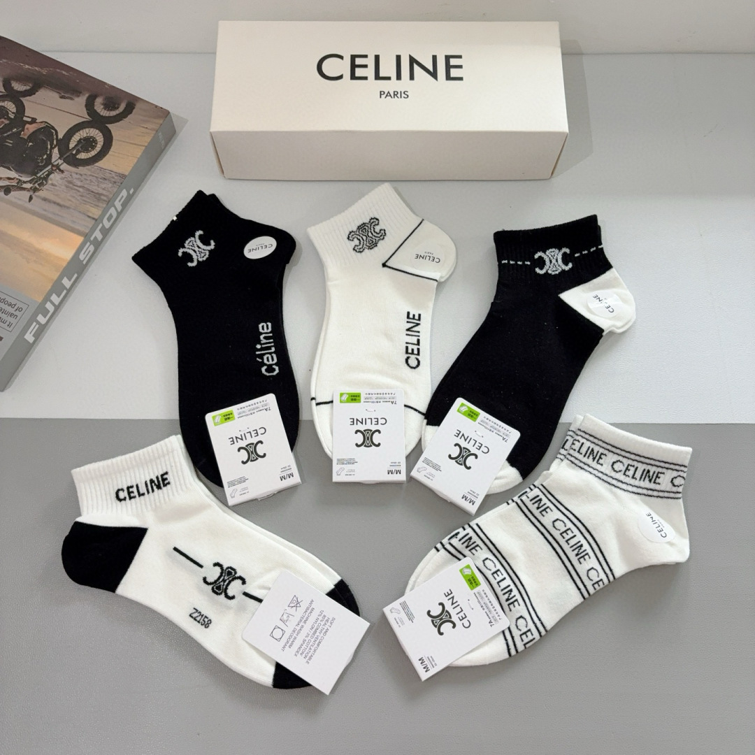 配包装（一盒5双）
CELINE  赛琳 新款船袜袜子！纯棉面料，专柜同 步中短筒袜子，💛大牌出街，潮人