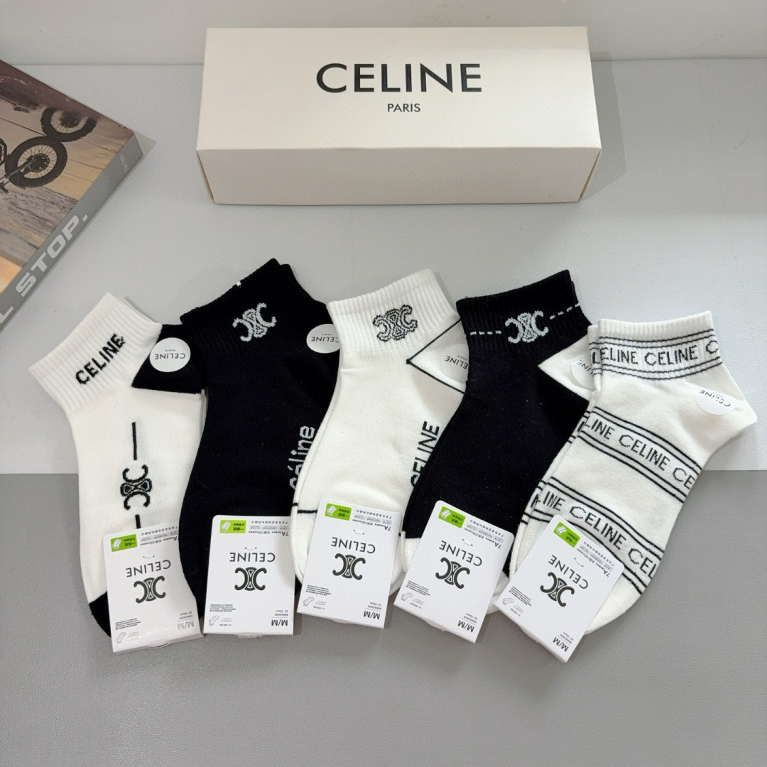 配包装（一盒5双）
CELINE  赛琳 新款船袜袜子！纯棉面料，专柜同 步中短筒袜子，💛大牌出街，潮人