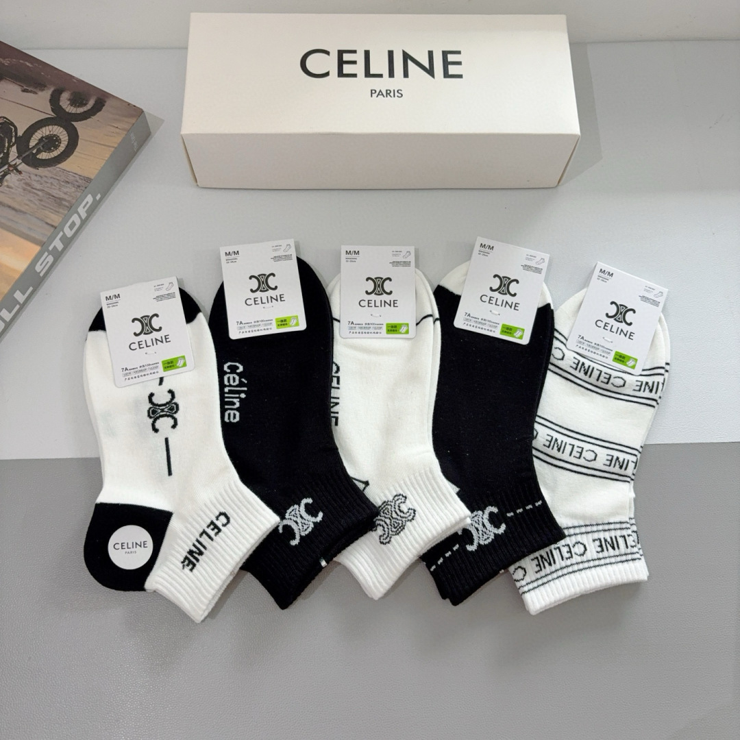 配包装（一盒5双）
CELINE  赛琳 新款船袜袜子！纯棉面料，专柜同 步中短筒袜子，💛大牌出街，潮人