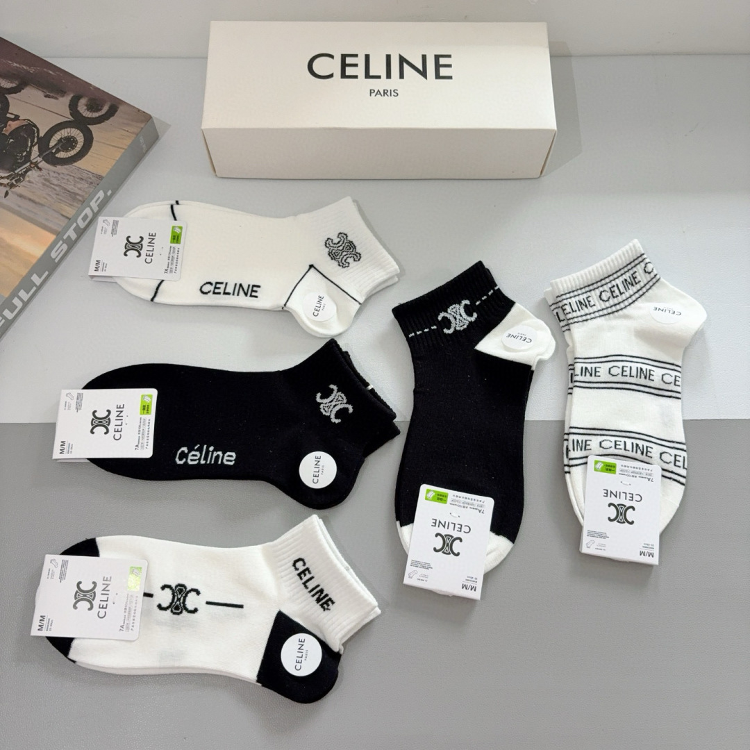 配包装（一盒5双）
CELINE  赛琳 新款船袜袜子！纯棉面料，专柜同 步中短筒袜子，💛大牌出街，潮人