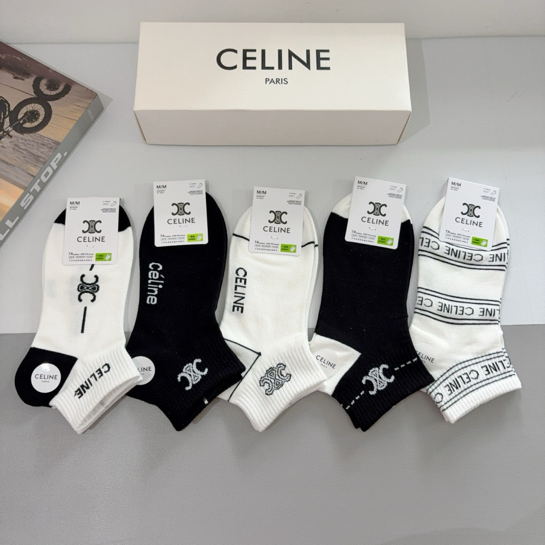配包装（一盒5双）
CELINE  赛琳 新款船袜袜子！纯棉面料，专柜同 步中短筒袜子，💛大牌出街，潮人