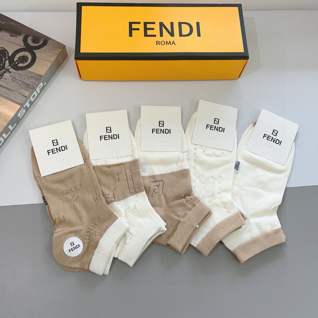 配包装（一盒5双）
FENDI  芬迪  双Ｆ字母爆款船袜，竹棉面料， 专柜同款 💓实用好穿 柔软透气，