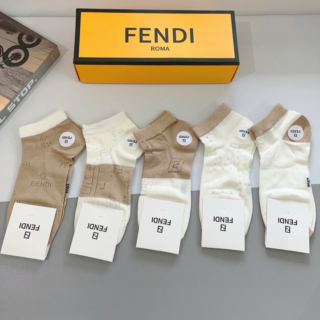 配包装（一盒5双）
FENDI  芬迪  双Ｆ字母爆款船袜，竹棉面料， 专柜同款 💓实用好穿 柔软透气，