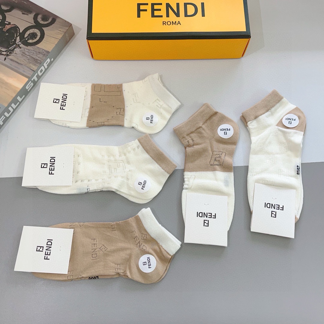 配包装（一盒5双）
FENDI  芬迪  双Ｆ字母爆款船袜，竹棉面料， 专柜同款 💓实用好穿 柔软透气，