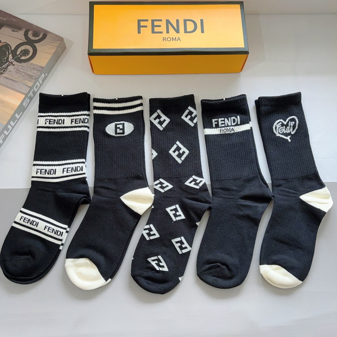 配包装（一盒5双）
FENDI  芬迪  字母双Ｆ爆款小腿长筒袜，纯棉面料， 专柜同款 💓纯棉面料，实用