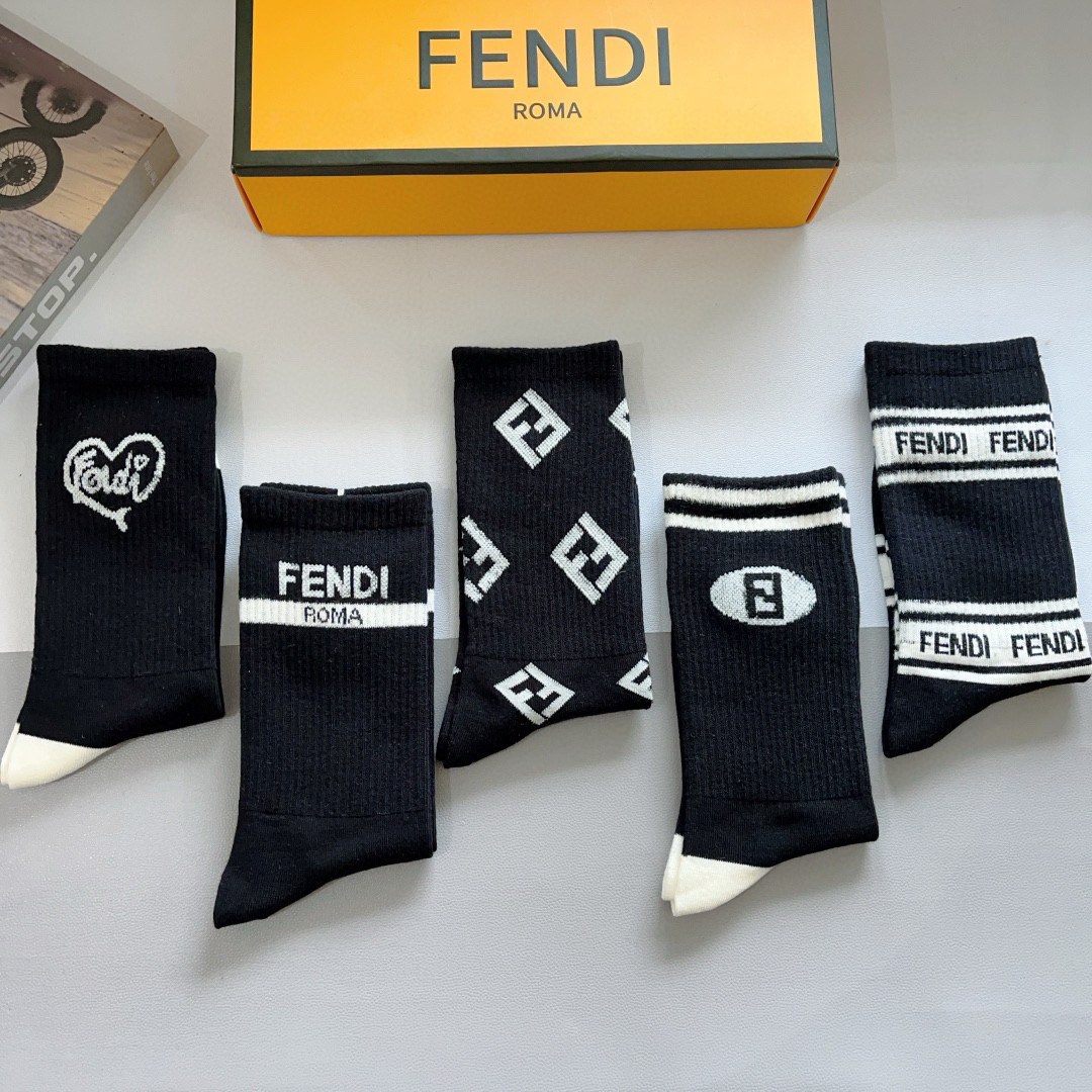 配包装（一盒5双）
FENDI  芬迪  字母双Ｆ爆款小腿长筒袜，纯棉面料， 专柜同款 💓纯棉面料，实用