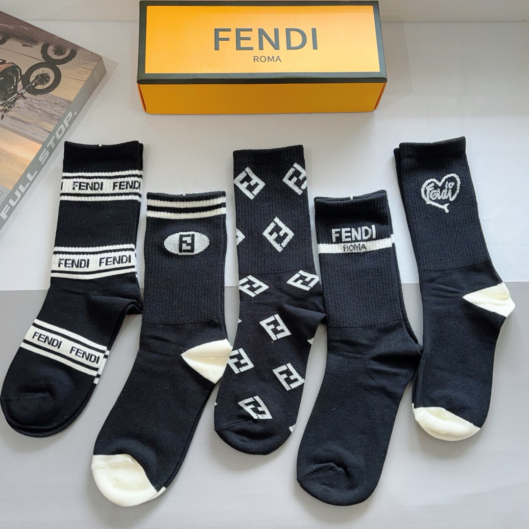 配包装（一盒5双）
FENDI  芬迪  字母双Ｆ爆款小腿长筒袜，纯棉面料， 专柜同款 💓纯棉面料，实用
