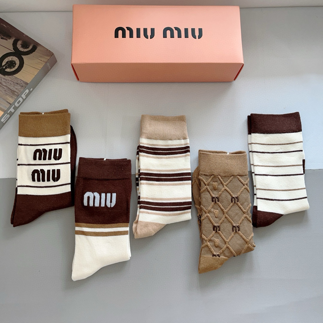 配包装【一盒5双】
miumiu · 缪缪 高品质。新款网红长筒袜子❗️ins明星网红推荐❗️火爆至极。