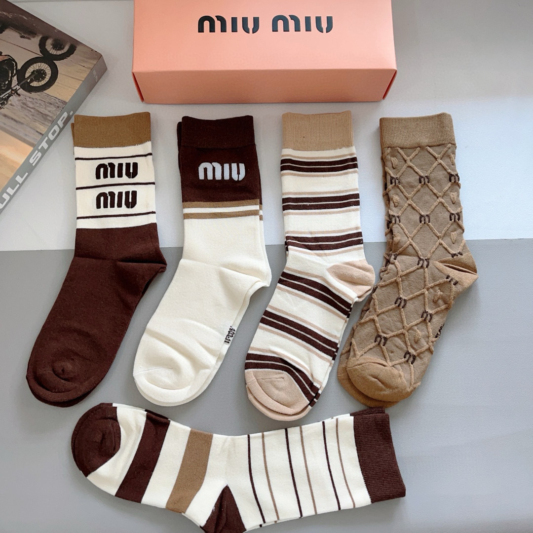 配包装【一盒5双】
miumiu · 缪缪 高品质。新款网红长筒袜子❗️ins明星网红推荐❗️火爆至极。