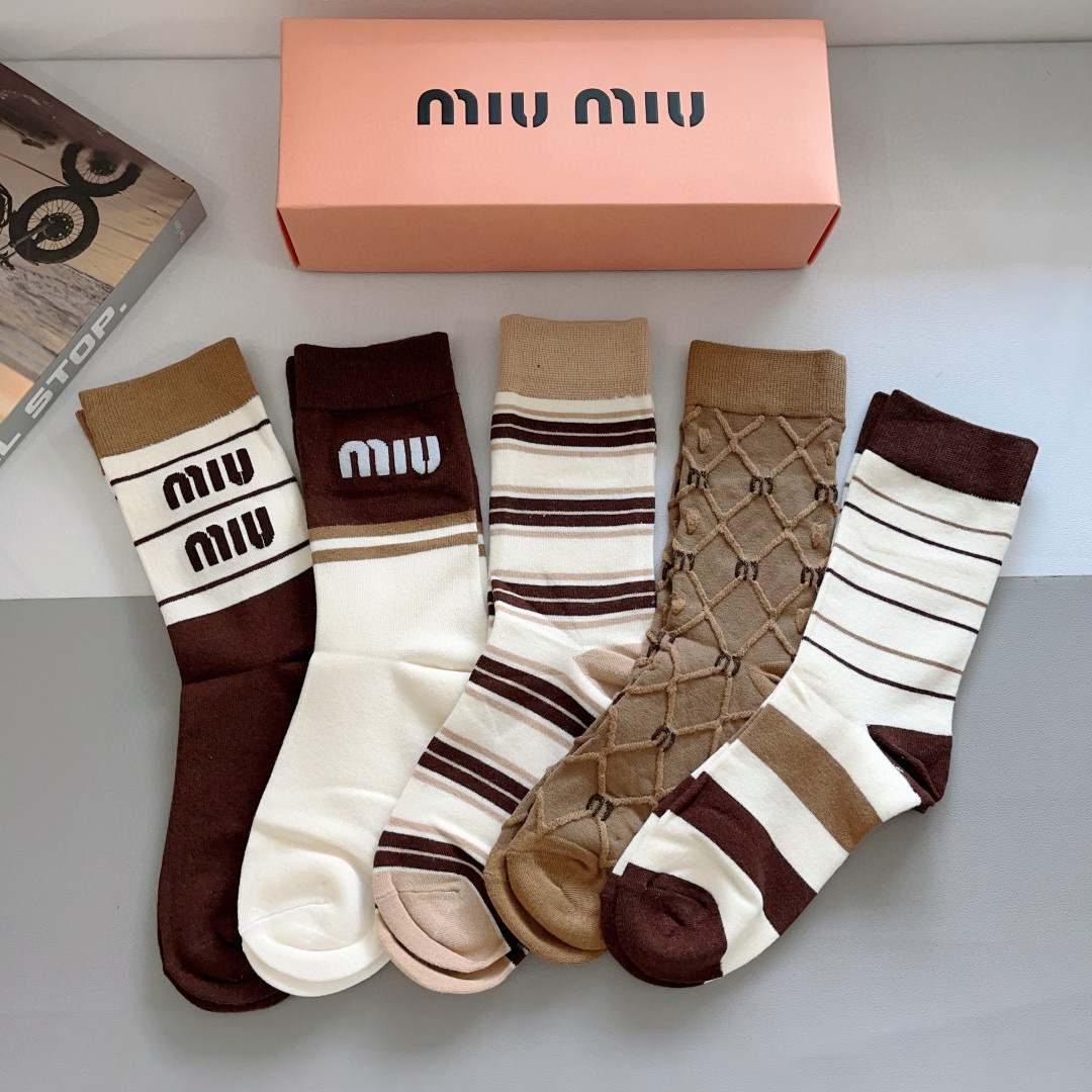 配包装【一盒5双】
miumiu · 缪缪 高品质。新款网红长筒袜子❗️ins明星网红推荐❗️火爆至极。