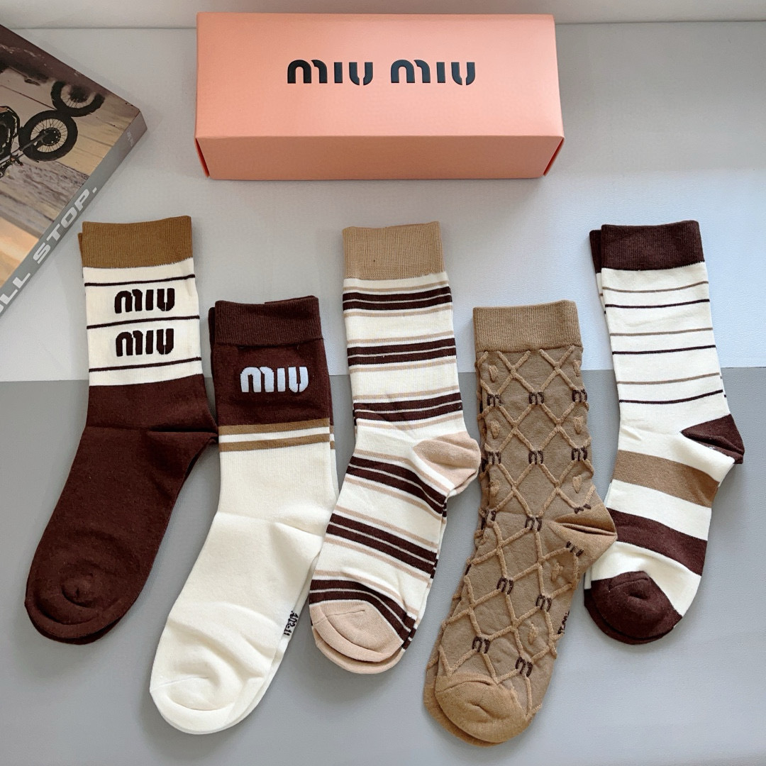 配包装【一盒5双】
miumiu · 缪缪 高品质。新款网红长筒袜子❗️ins明星网红推荐❗️火爆至极。