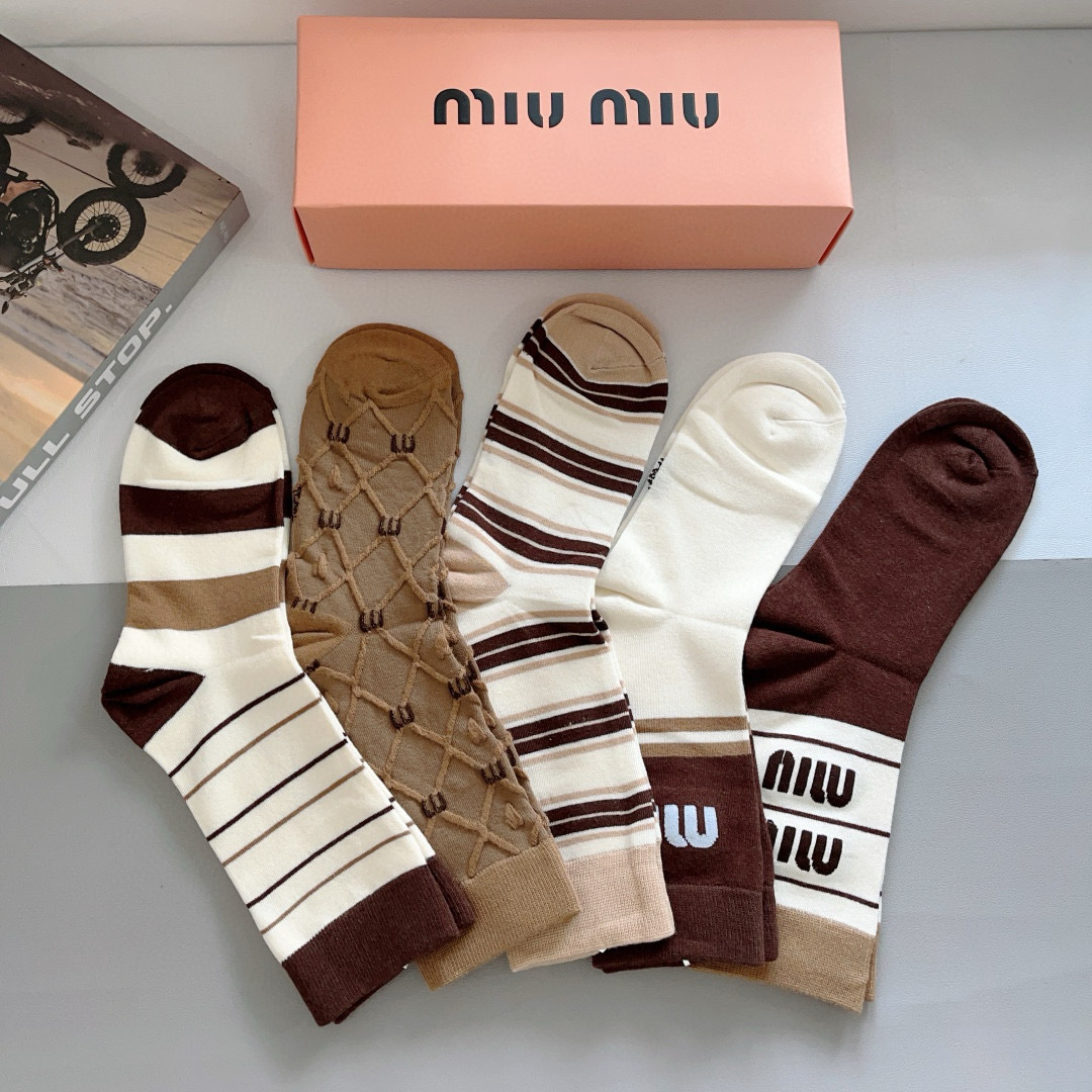 配包装【一盒5双】
miumiu · 缪缪 高品质。新款网红长筒袜子❗️ins明星网红推荐❗️火爆至极。