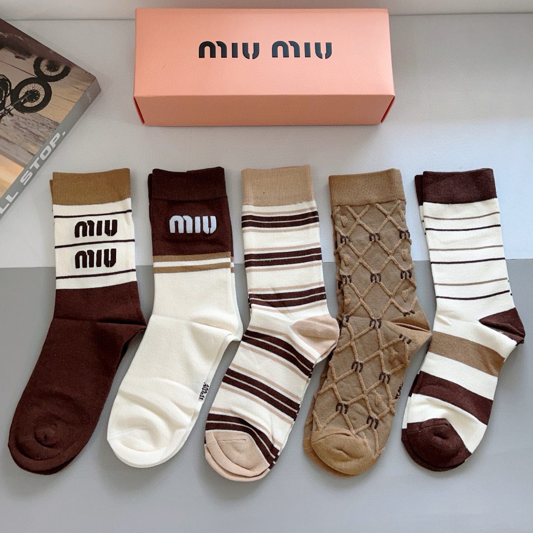 配包装【一盒5双】
miumiu · 缪缪 高品质。新款网红长筒袜子❗️ins明星网红推荐❗️火爆至极。