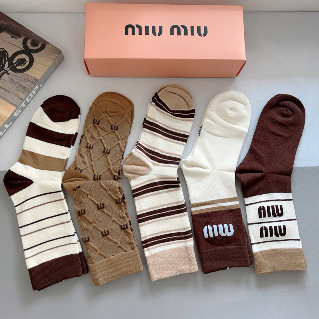 配包装【一盒5双】
miumiu · 缪缪 高品质。新款网红长筒袜子❗️ins明星网红推荐❗️火爆至极。