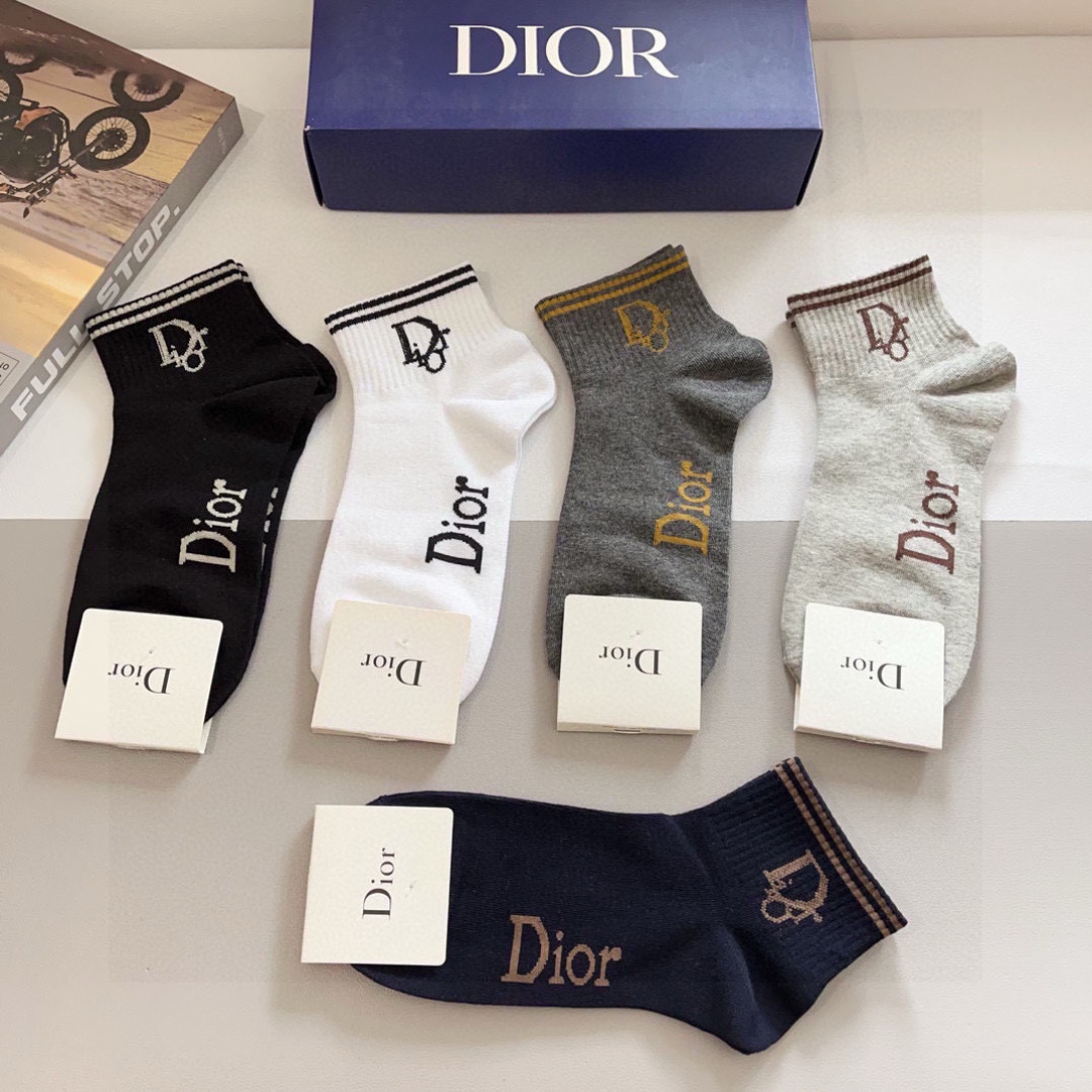 配包装（一盒5双）
Dior 迪奥 新款字母罗口长筒袜子！爆款字母专柜同步长筒袜，💛大牌出街，潮人必备。