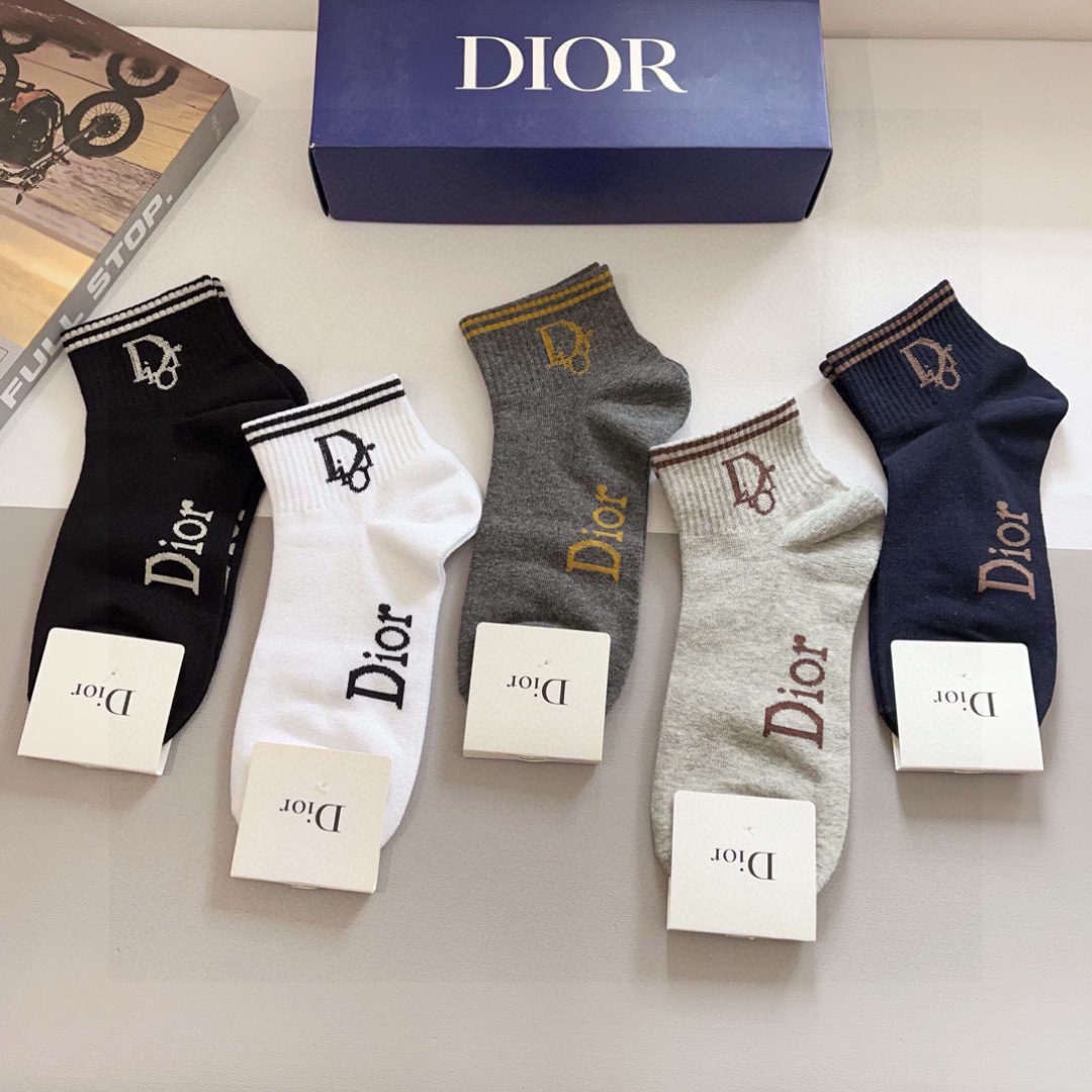 配包装（一盒5双）
Dior 迪奥 新款字母罗口长筒袜子！爆款字母专柜同步长筒袜，💛大牌出街，潮人必备。