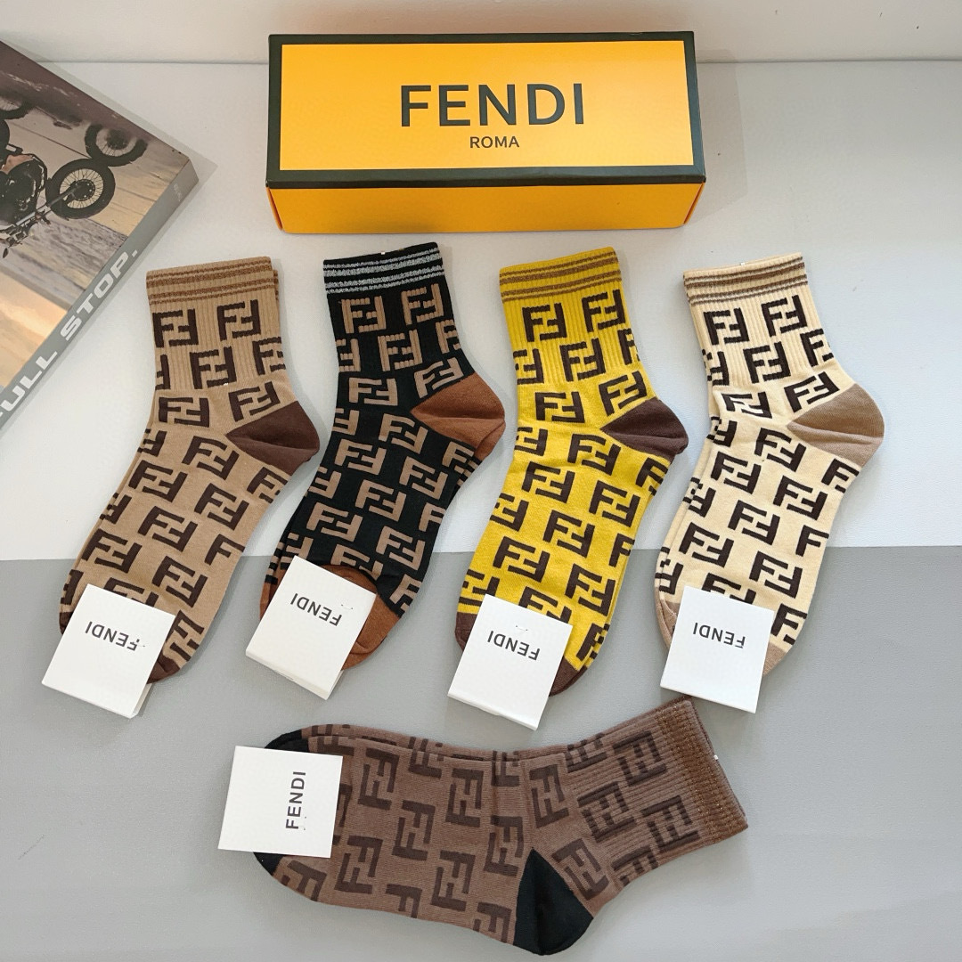 配包装（一盒5双）
FENDI  芬迪  字母双Ｆ经典款中筒袜子，💓实用好穿 柔软透气，时尚百搭款，大牌