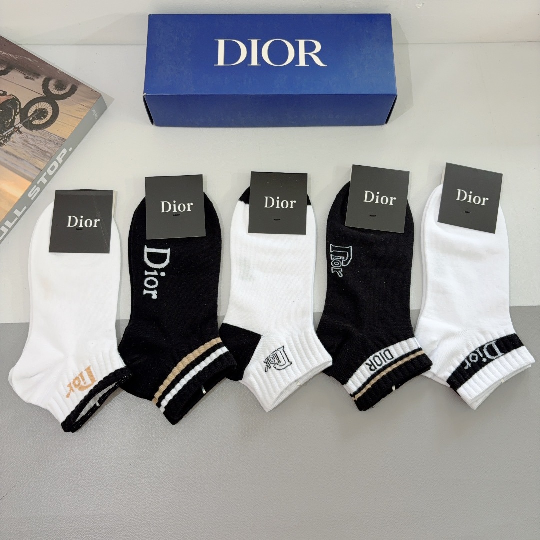 配包装（一盒5双）
Dior 迪奥 新款字母短筒袜子！网红专柜同步船袜，💛大牌出街，潮人必备。超好搭