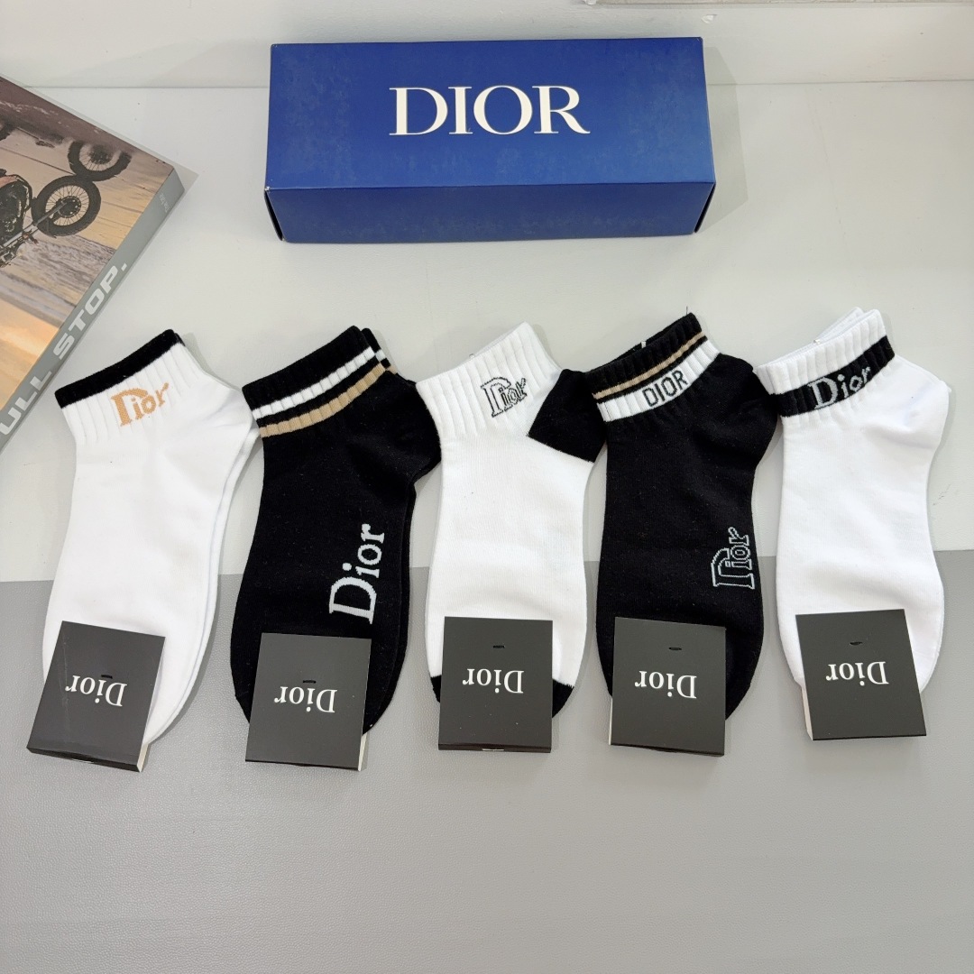 配包装（一盒5双）
Dior 迪奥 新款字母短筒袜子！网红专柜同步船袜，💛大牌出街，潮人必备。超好搭