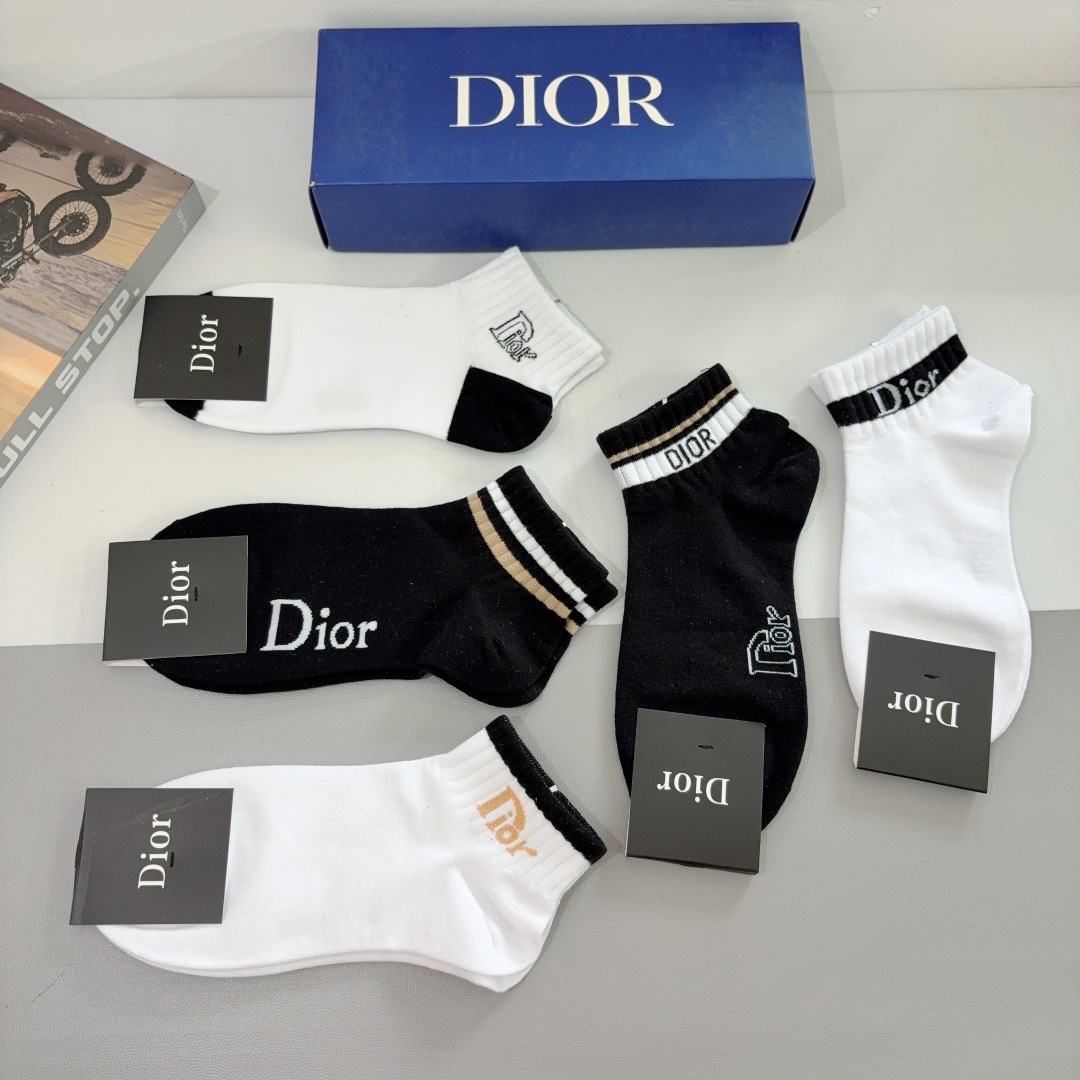 配包装（一盒5双）
Dior 迪奥 新款字母短筒袜子！网红专柜同步船袜，💛大牌出街，潮人必备。超好搭