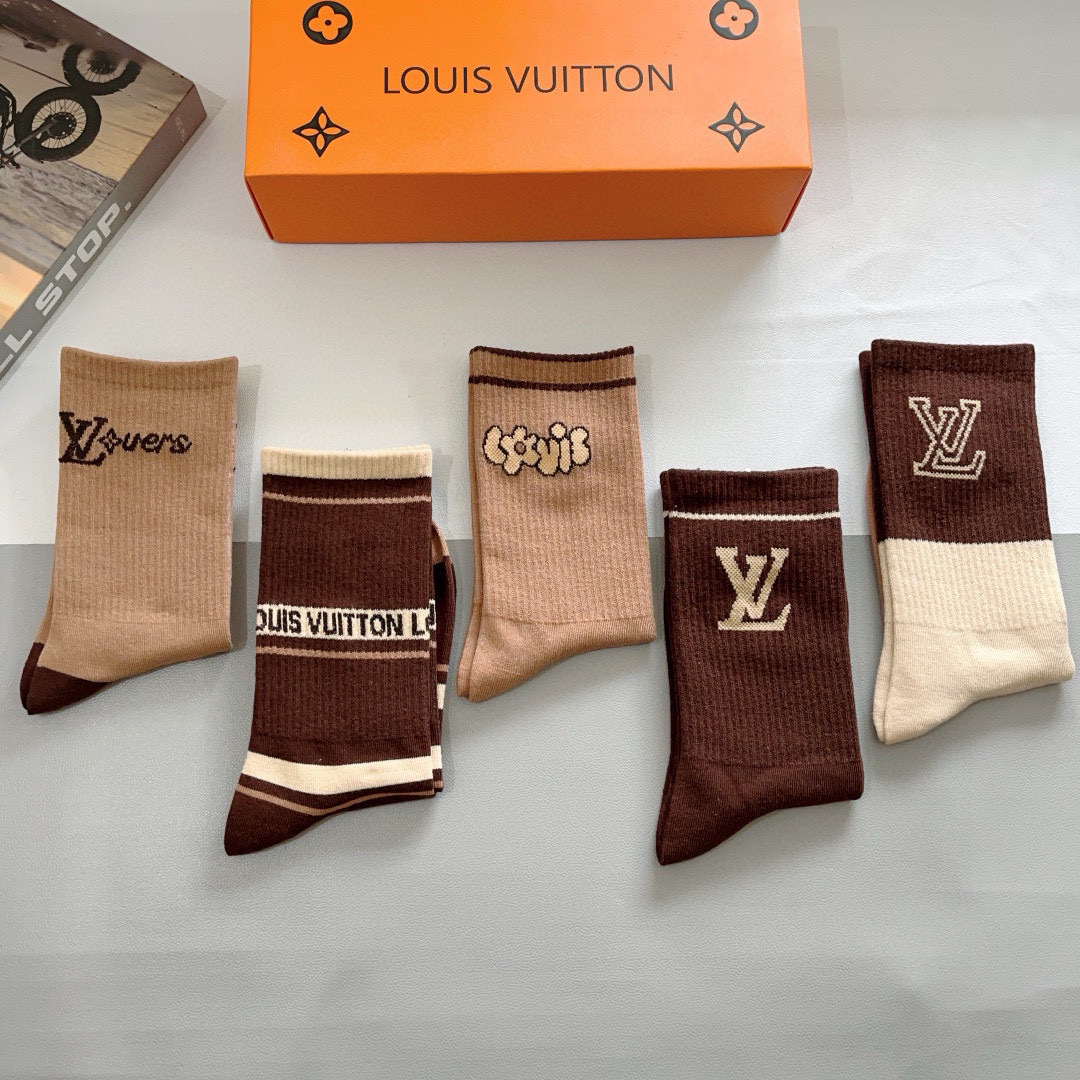 配包装（一盒5双）
 🌟 LV 路易威登 超火爆小单品，纯棉面料，潮人必备 爆款，经典字母logo长筒袜