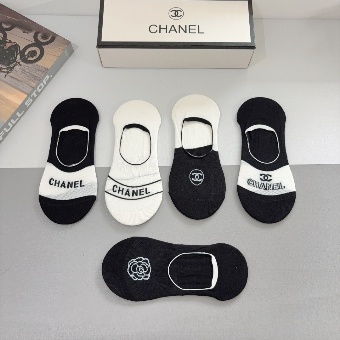 配包装（一盒5双）
CHANEL（香奈儿） 新款高端船袜！经典字母专柜同步袜子 💛大牌出街，潮人必备。