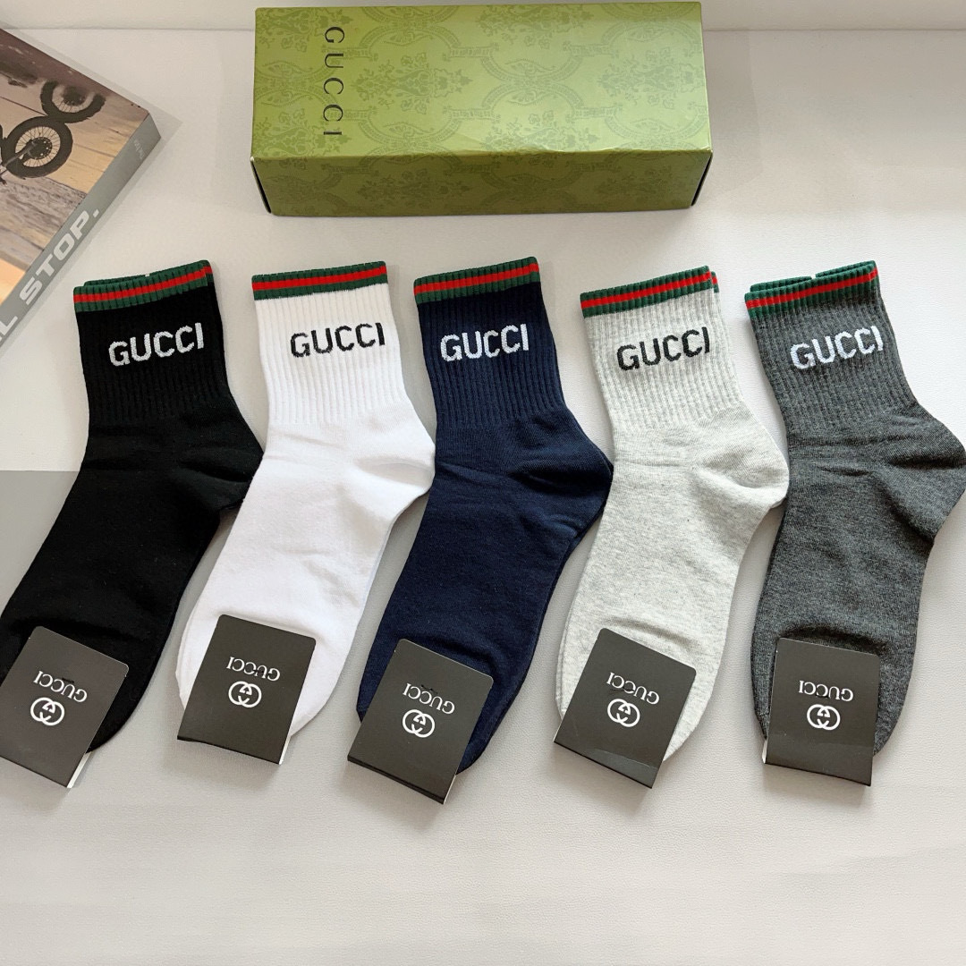 配包装（一盒5双）
 Gucci 古奇 新款中筒袜子，纯棉面料，潮人必备 ，Gucci 爆款，经典双G，