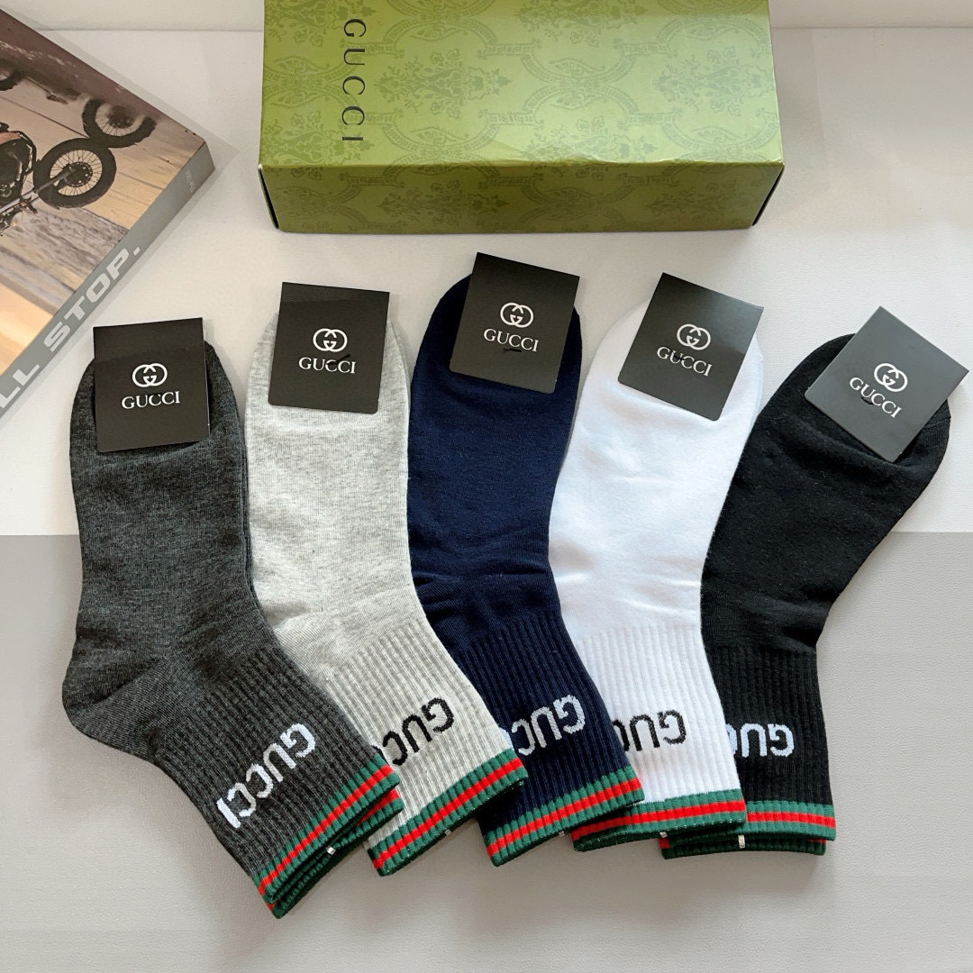 配包装（一盒5双）
 Gucci 古奇 新款中筒袜子，纯棉面料，潮人必备 ，Gucci 爆款，经典双G，