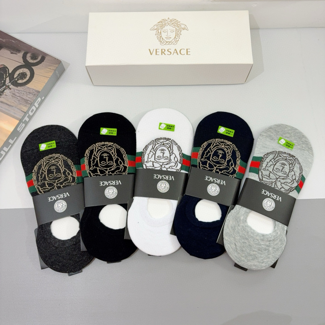 配包装【一盒五双】
VERSACE范思哲 欧美大牌男款船袜。潮人必不可少的专柜代购品质 搭配起来超高逼格
