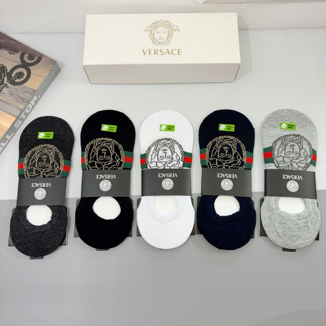 配包装【一盒五双】
VERSACE范思哲 欧美大牌男款船袜。潮人必不可少的专柜代购品质 搭配起来超高逼格