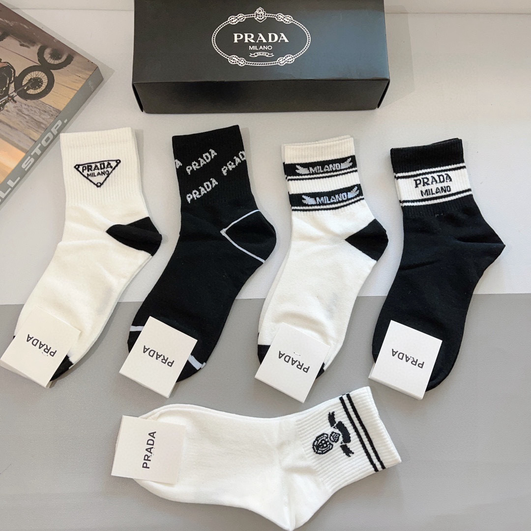 配包装
PRADA （普拉达） 欧美新款倒三角标潮流色彩发箍，明星同款 女神必备单品，非常百搭，时尚潮流