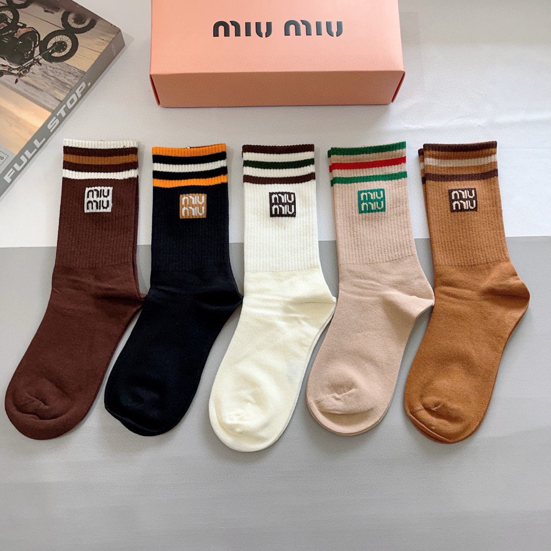 配包装【一盒5双】
miumiu · 缪缪 高品质。新款网红长筒袜子❗️ins明星网红推荐❗️火爆至极。